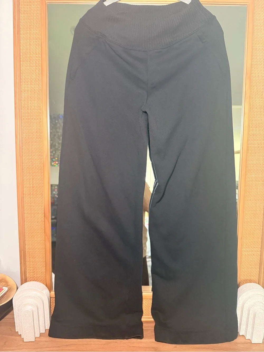 Alo Yoga Serenity Wide Leg Sweatpant Black